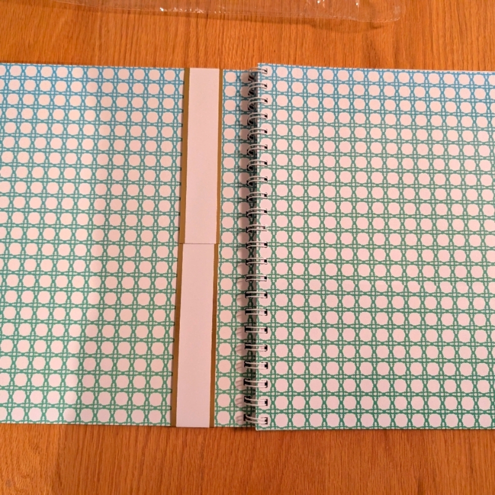 New Lilly Pulitzer Large Notebook - Picture 3 of 4